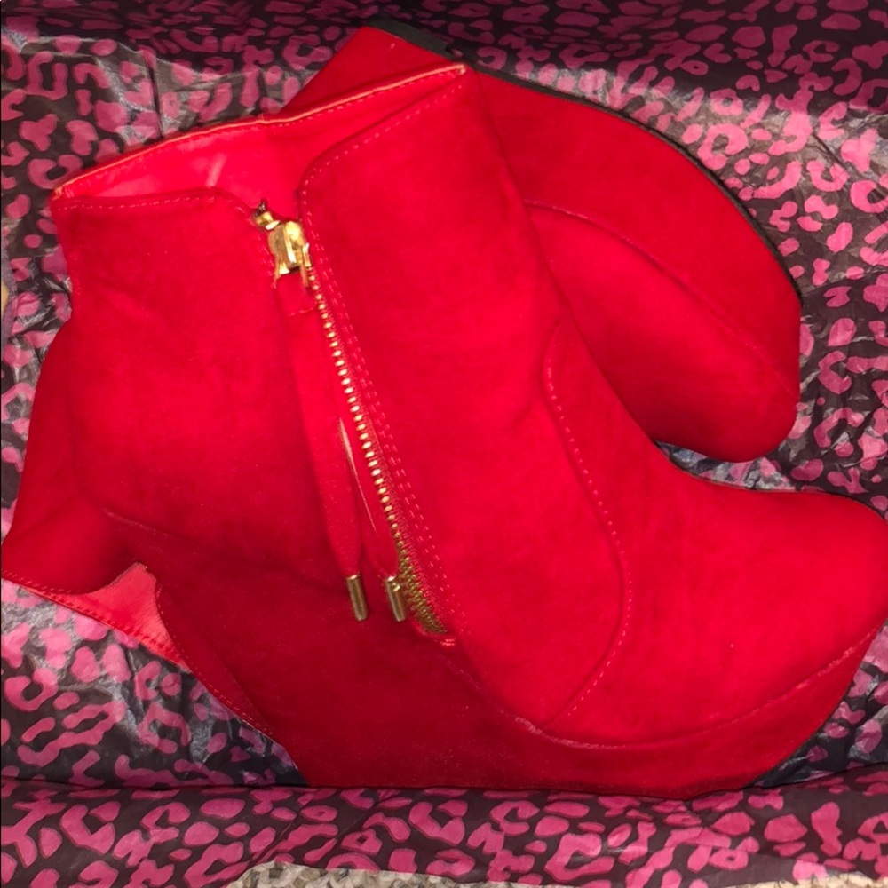 Red Wedges